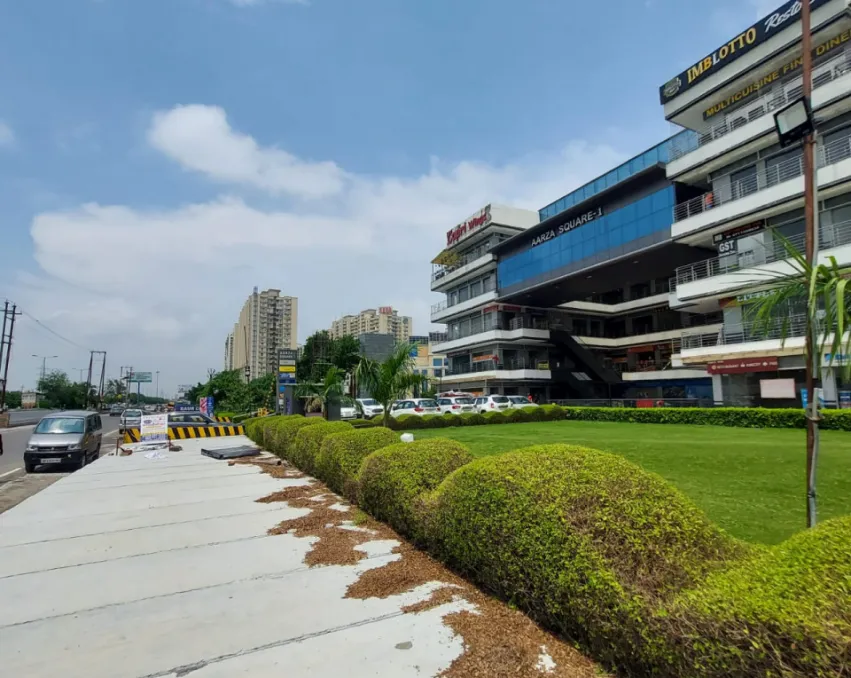 Aarza Square