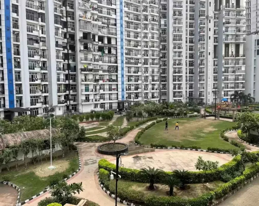 Amrapali Platinum